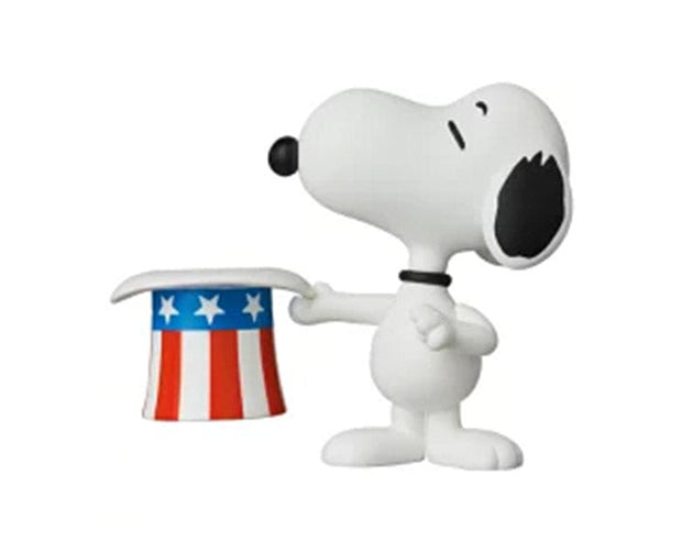 The Americana Snoopy Ultra Detail Figure is a high-quality collectible from Medicom Toy, a brand renowned for its detailed and artistically crafted figures. Snoopy is depicted in a patriotic outfit featuring stars and stripes, celebrating American culture while adding a unique twist to his classic look. This meticulous design makes it a standout piece for any Peanuts fan or collector. 10 cm x 5 cm x 3 cm / .94 inches x 1.8 inches x 1.2 inches