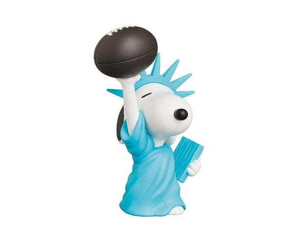 The PEANUTS STATUE OF LIBERTY Snoopy Ultra Detail Figure is a high-quality collectible from Medicom Toy, a brand renowned for its detailed and artistically crafted figures. Snoopy is in a classic wearing the iconic Statue of Liberty attire, including the crown and robe, but he holds a football instead of a torch. the figure is meticulously detailed. 10 cm x 5 cm x 3 cm / .94 inches x 1.8 inches x 1.2 inches